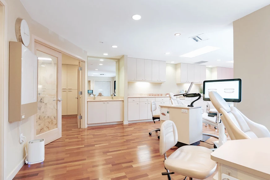 Comfortable patient seating and décor