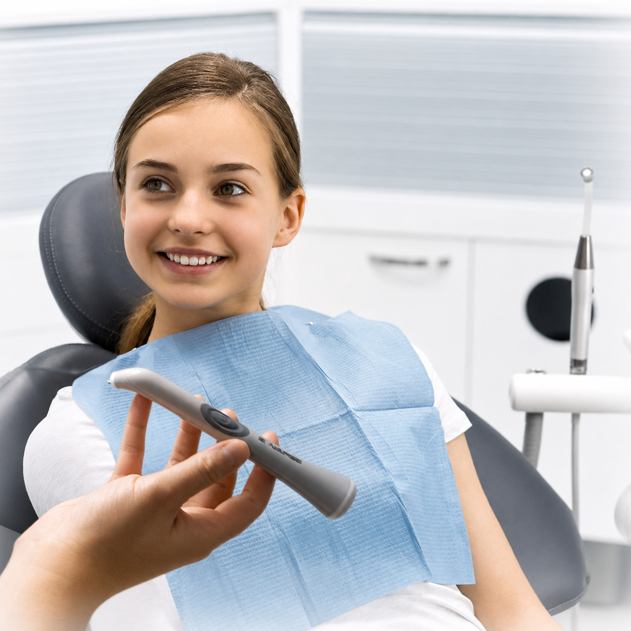 Smiling patient using orthodontic comfort technology